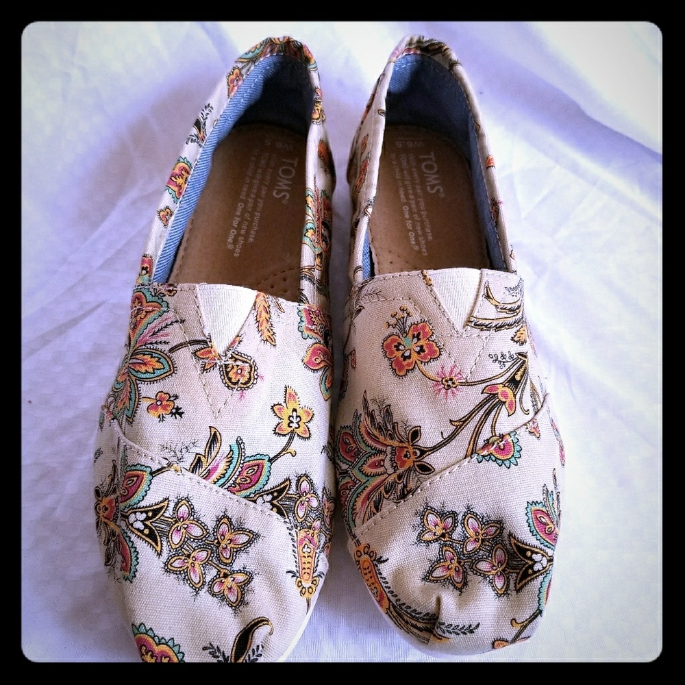 Women's floral print like new TOMS 6.5